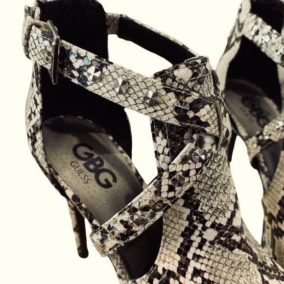 GBG by guess shoe heels snake skin size 7  gray white - Picture 6 of 8